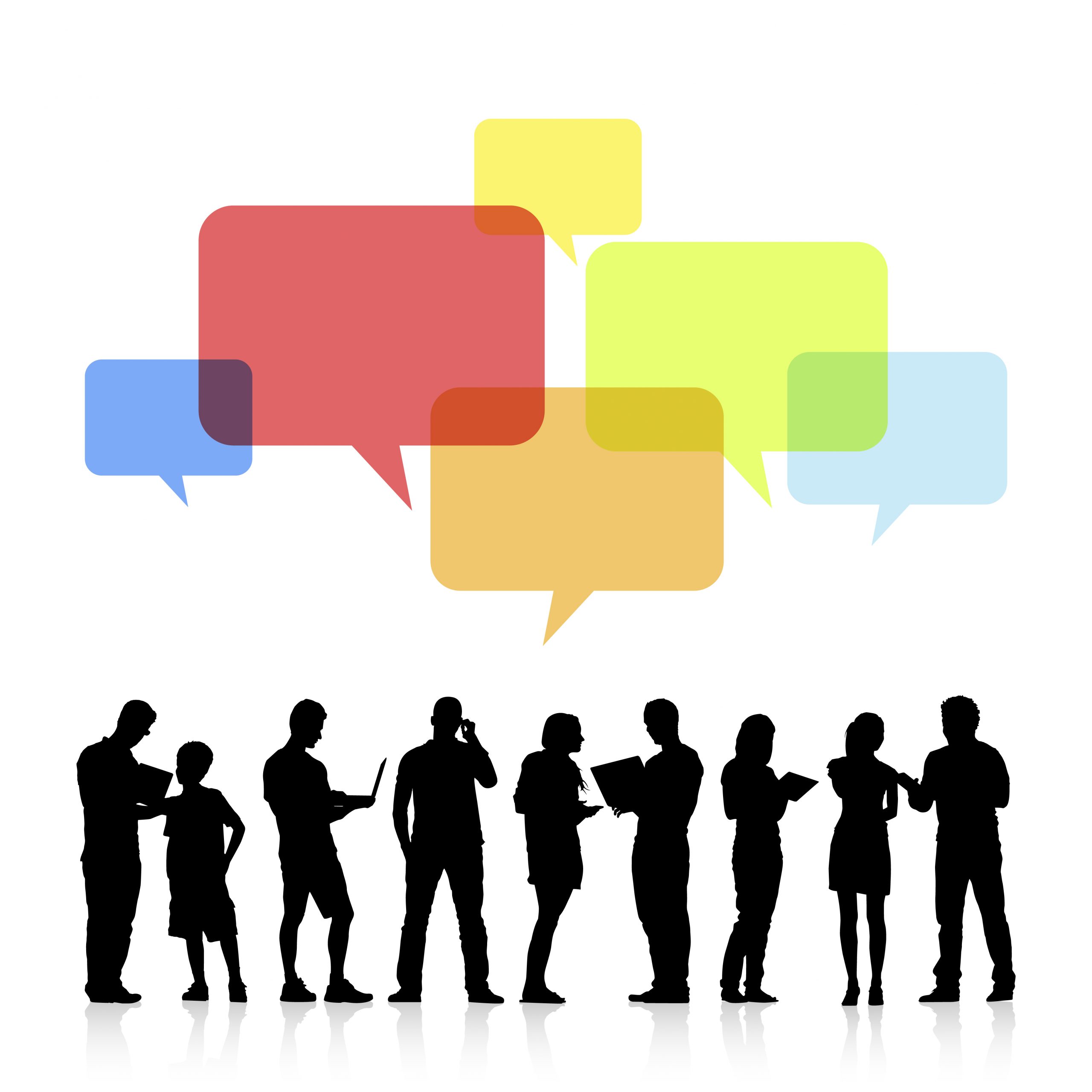 Schatten von Menschen mit Sprechblasen